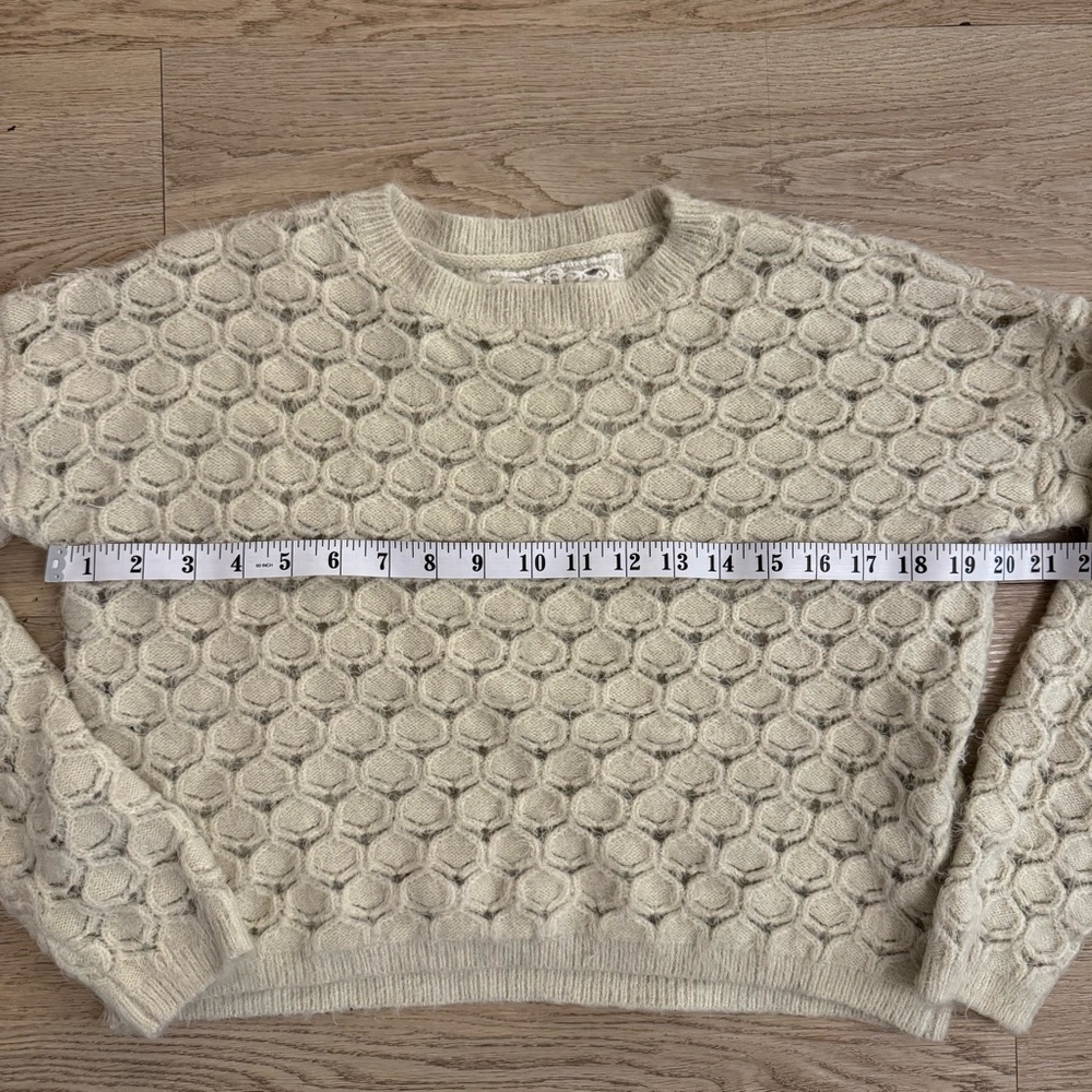 Pink Martini Fuzzy Cropped Cream Wool Blend Sweater - Size Medium - Picture 7 of 9